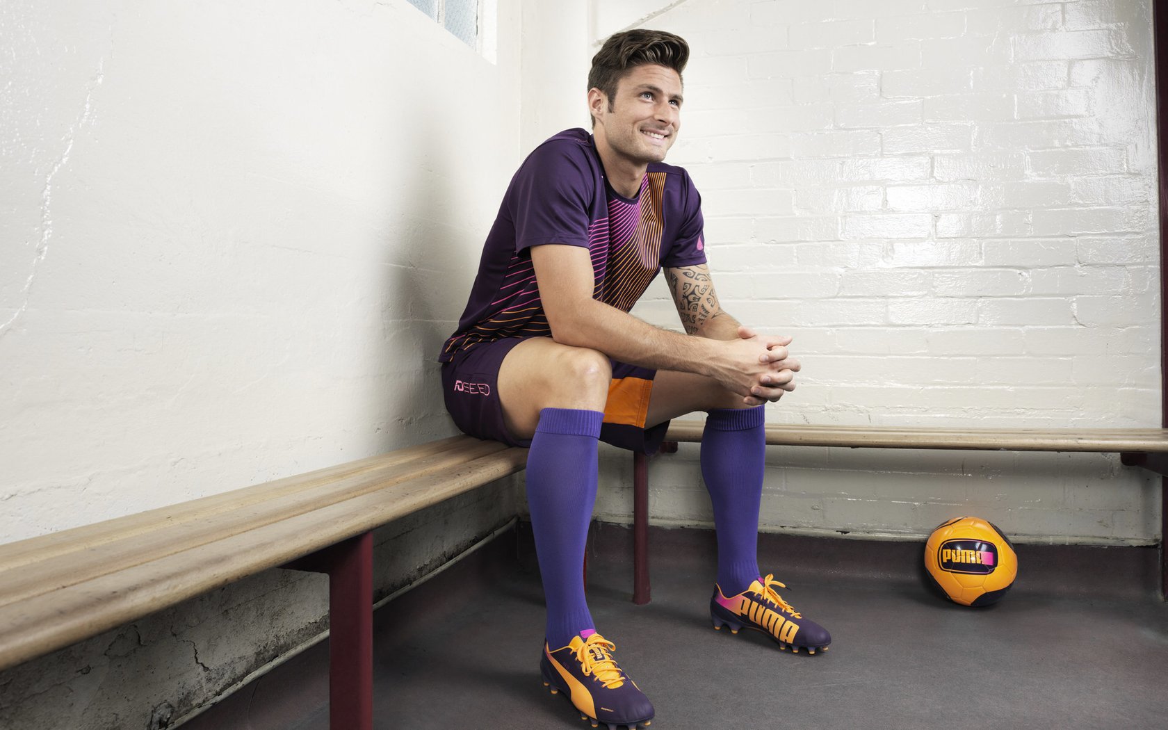 开云体育ios-“英超焦点战：榜首大战精彩纷呈”，英超首秀